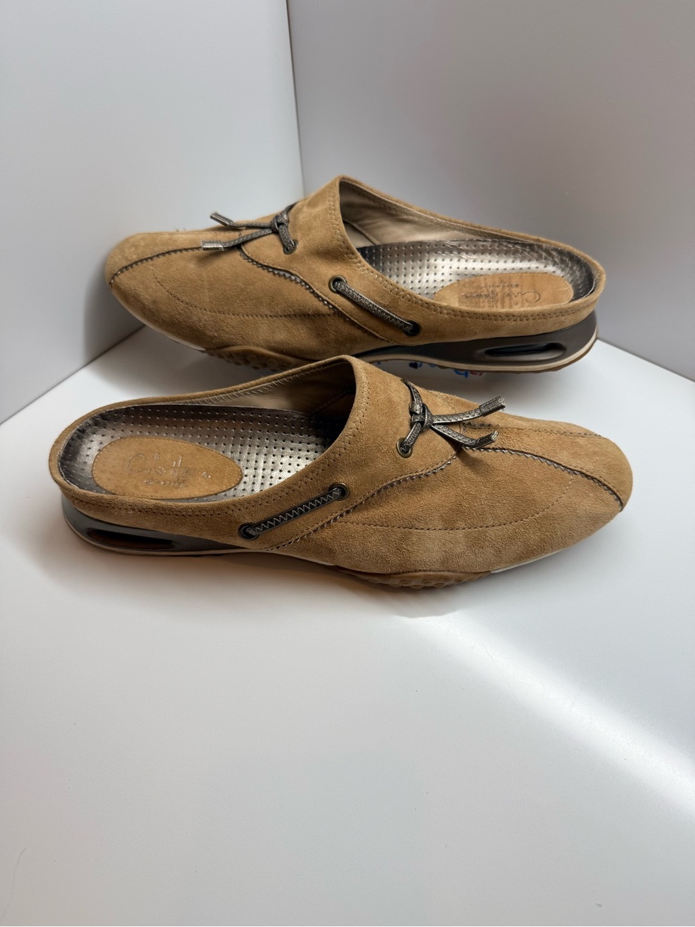 Cole Haan Beige Suede Mules Slip-On Clogs D22143 Metallic Bow Accent Womens 8.5
